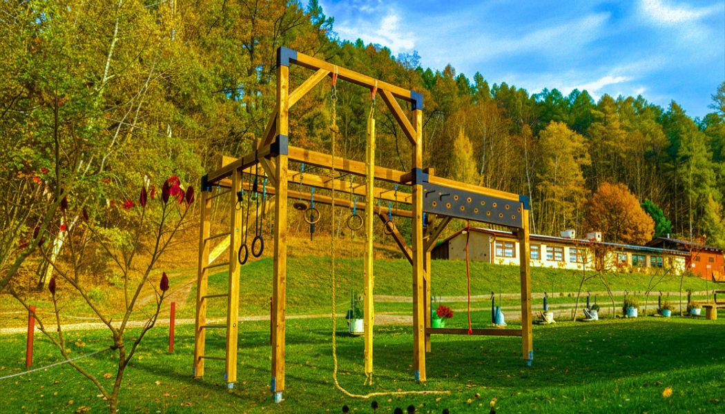 Venkovní workoutpark a zahrada u chaty Bystré